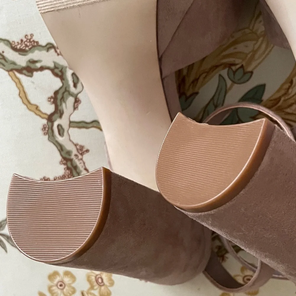 ** BUNDLE SALE 3/$16 ** Madden Girl Tan Platform Heels, Size 8